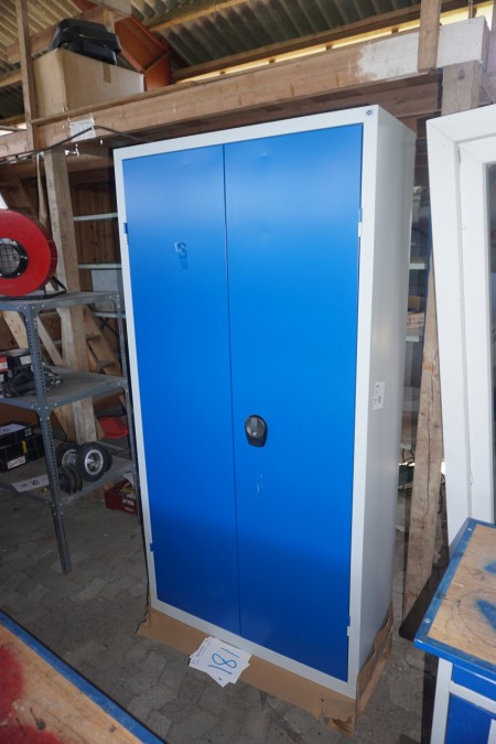 Blika Tool Cabinet H: 2000 mm Width 1000 mm Depth 445 mm. With 4 galvanized shelves.