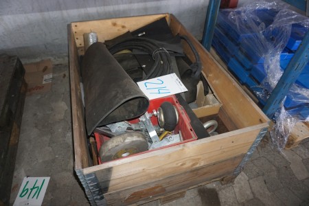 Mixed box with various hydraulic hoses fitting rubber mats and more.