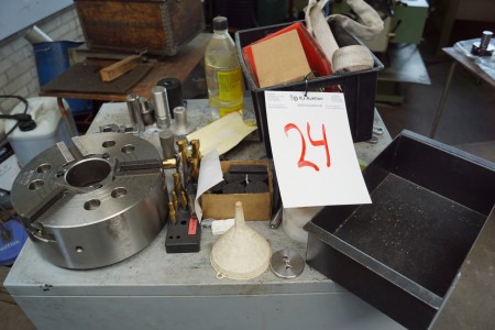 Everything on table: center cartridge ø: 25 + cutter, with more + roller trolley with 6 drawers without content 95x75x60 cm