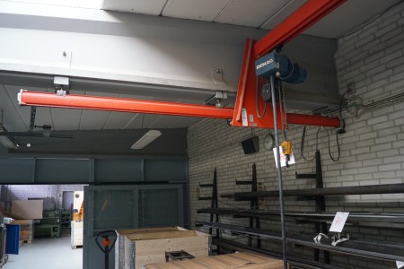 Traverse crane brand: DEMAC max 250 kg, buyer stands for wall to be restored