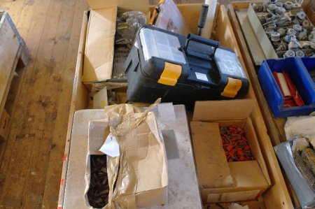2 pallets with strapping belts + strapping tools + foil wrappers + toolbox etc.