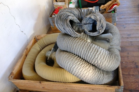 Pallet with suction hose