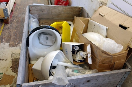 Pallet with 1. Gustavsberg toilet + basin + basin + various accessories, etc.