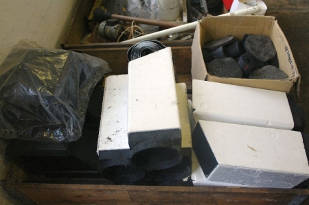 Pallet of various roof caps + ventilation parts + paint + 2 . manual sewer pipe cleaners, etc.