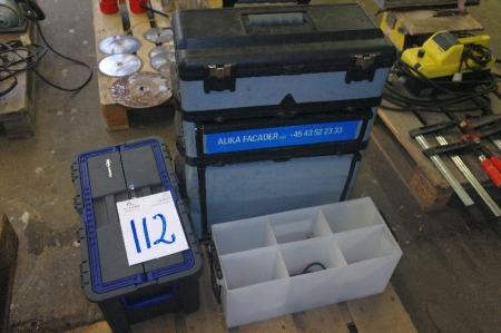 Værktøjskasse på hjul med indhold + Raaco værktøjskasse.