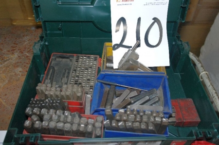 Box of various Steel Letters + 2 paragraph marks.