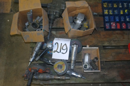 Lot of various Air Tools. Grinders + air hammer