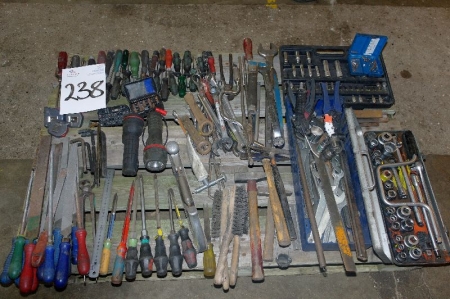 Pallet of various Hand Tools