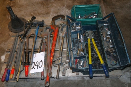 Pallet of various Hand Tools. + Socket Wrenches + Toolbox