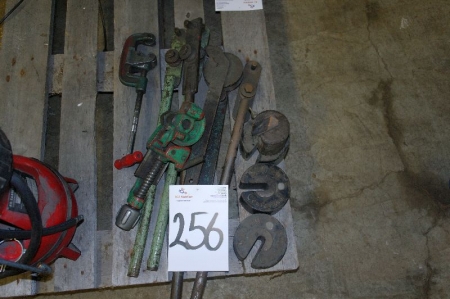 Lot with various trestles tools + clamp, etc.