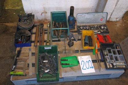 Pallet with various drills + Socket + angles etc.