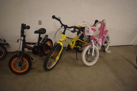 3 pieces. children's bicycles. Hello Kitty, Yosemite and Rocky