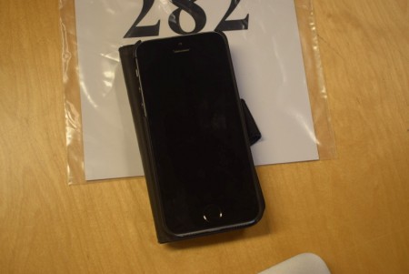 Iphone 5, 8GB u. Works optimally. Nice condition. With cover.