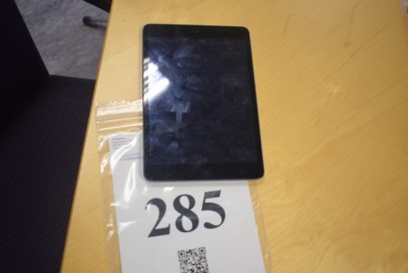 Ipad mini in black. Year: 2012. 16GB. Model number: A1432. Without charger - works optimally.