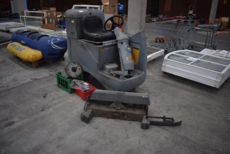 Floor washer, Nilfisk BR 800S. Most for spare parts. Does not work. Separated.
