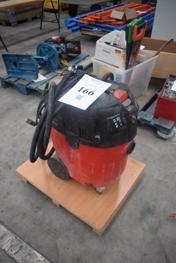 Industrial Vacuum Cleaner. Marked. WURTH. Max W: 1100. Min W: 100.