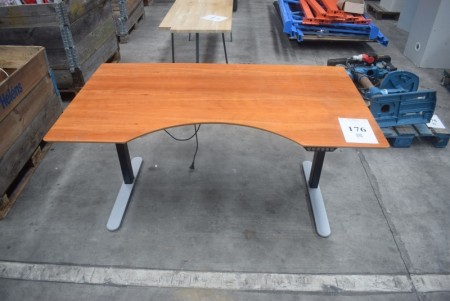 Electric lift / lower table. 90x158 cm.