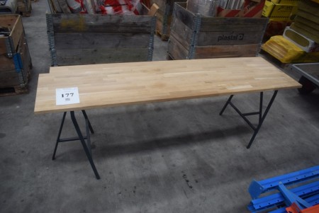 Table. 219x62x73 cm.