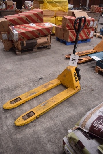 Yale pallet truck. Can run. Can not raise.