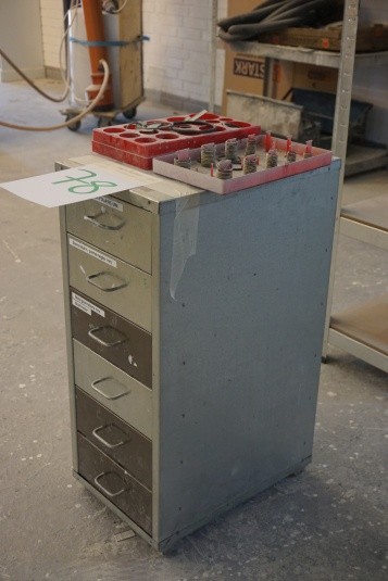 Tools Roller Cabinet. With content. 6 drawers.