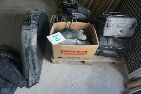 Lot various motorcycle spare parts. + custom chopper for Harley Davidson (trays) + 4 pcs. motorcycle jackets.