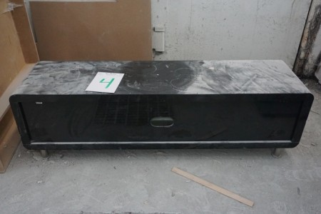 TV table. Width: 150 cm. Depth: 40 cm. Height: 45.5 cm.