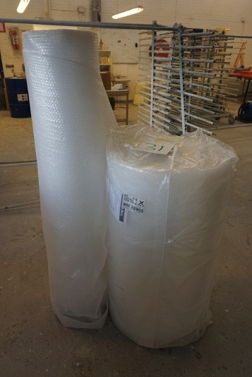 2 pcs. bubble wrap. 100 cm x 100 m + wrapped package. 148 cm. Height. Ca. 20 m.