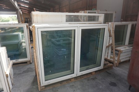 4 Stück Fenster. 190 x 137 cm. + Tür (208 x 168 cm)