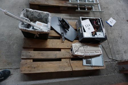 Miscellaneous computer, keyboard, copumter (condition unknown) etc. - view photos