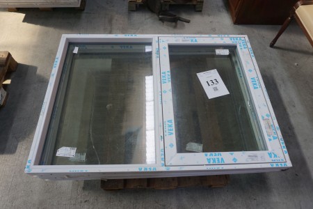 2 Stück Fenster 141 * 101 cm.