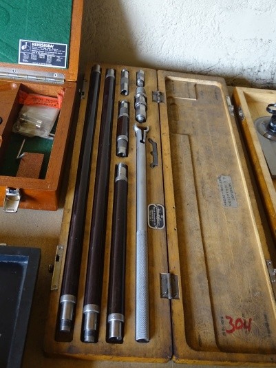 1 set of measuring tools.