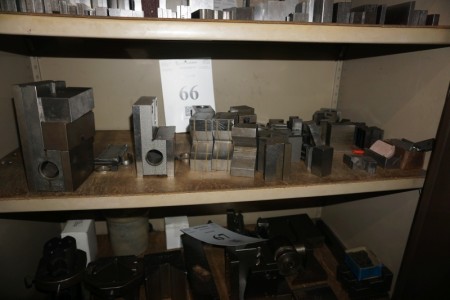 Content of various clamping blocks on 1 shelf.