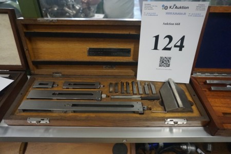 Box with measuring tool mark: c.e johanson.