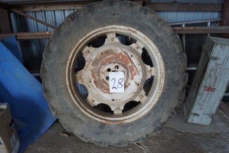 Traktor dæk med fælg 13.6/12-36/AS