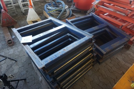 11 pallet pull-out frames max 700 kg.
