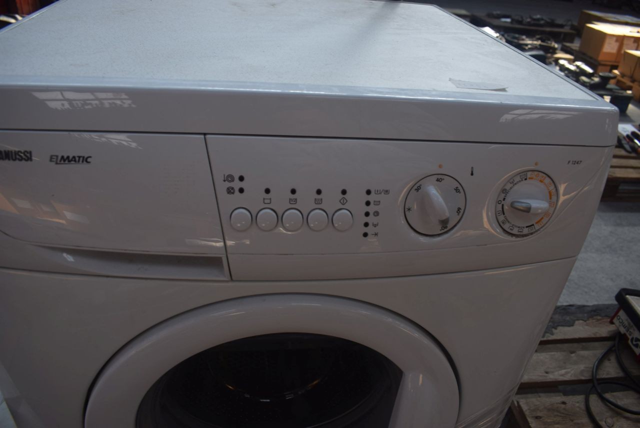Effektivitet Banyan Tom Audreath Ventilationshætter til skinneloft + vaskemaskine Mærke: zanussi. - KJ  Auktion - Maskinauktioner