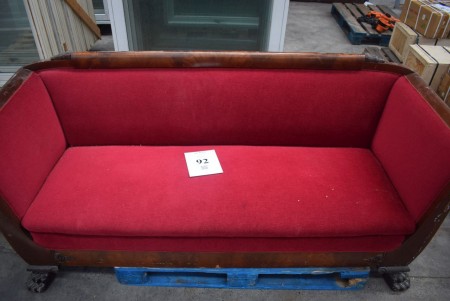 Rød sofa, l:208 cm, h: 88 cm, d:75 cm