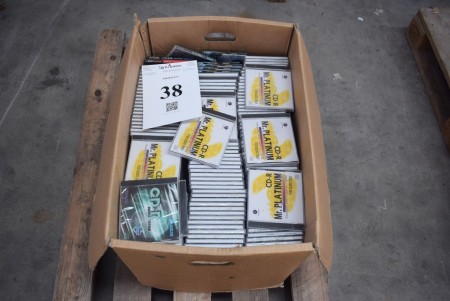 Schachtel mit verschiedenen brennbaren CDs