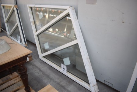 Window. 1321x832. trapezoid