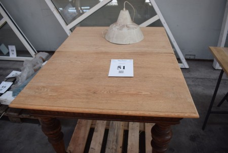 Table plus lamp, l: 123cm, d: 91 cm, h: 74cm