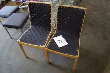 2 Stühle + 2 Teststühle.