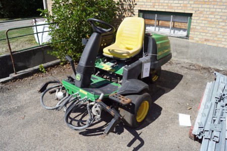 John Deere 2500 for rebuilding or spare parts, without engine and mower, all hydraulics are tight and in working order.