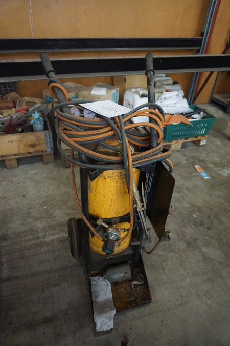 Oxygen and gas fuel kits with trolley