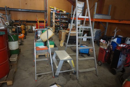 Aluminum stool + 2 pc aluminum ladders.