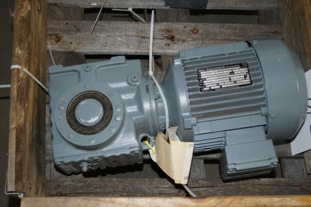 Gear motor, SEW EURODRIVE, SA57 DT90L4, (rpm: 1410/57)