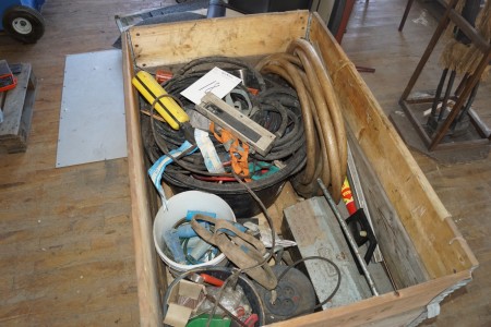 Pallet with cables / hoses, and more