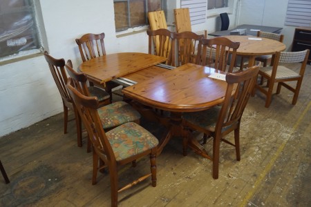 Ovalt spisebord 160x105 cm med 2 stk tillægsplader 50 cm per stk + 8 stole
