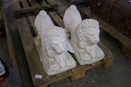2 pieces of plaster figures l: 55 h: 35 b: 30 cm