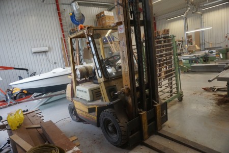Toyota forklift truck 2500 kg with weight. Unimast tower. Tower height 2600 mm. hours: approx 2295 Note: can only be picked up on 26-08-2019 after 11.00. 14:30