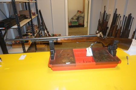 Saloon rifle Caliber 22LR Weapon numbers 1306 and 1042 Running length 70 Total length 104 cm